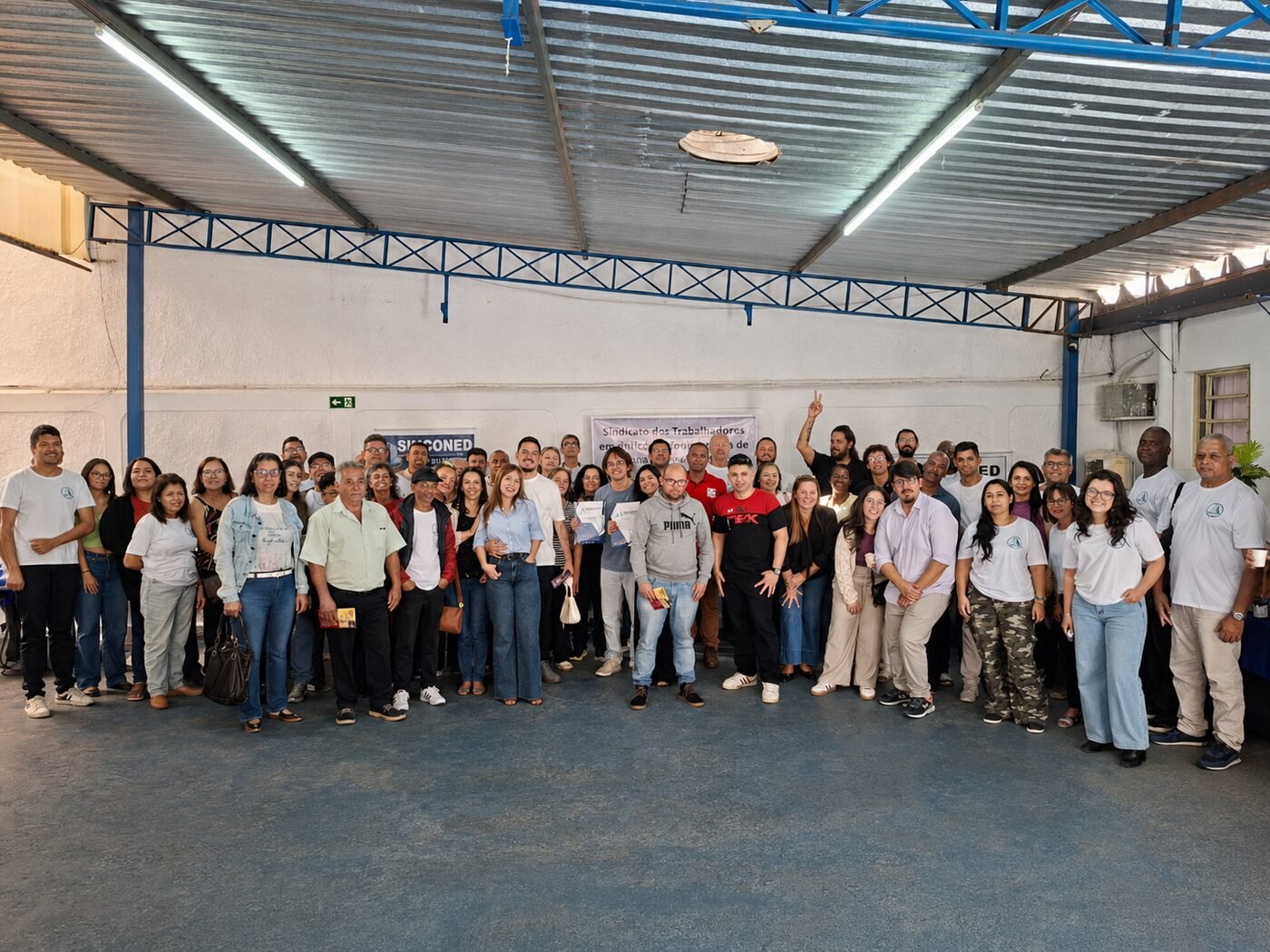 Trabalhadores e equipe do SINCONED
